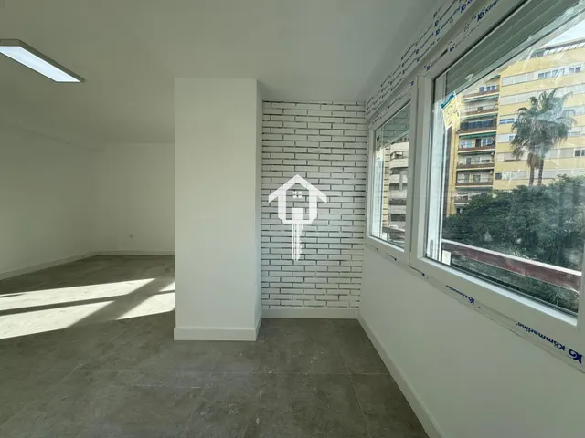 Inmoparadise les ofrece espectacular vivienda en venta en Alicante centro, el edificio los representantes . 120m2, 3 dormitorios, dos baños,reformada. — 9