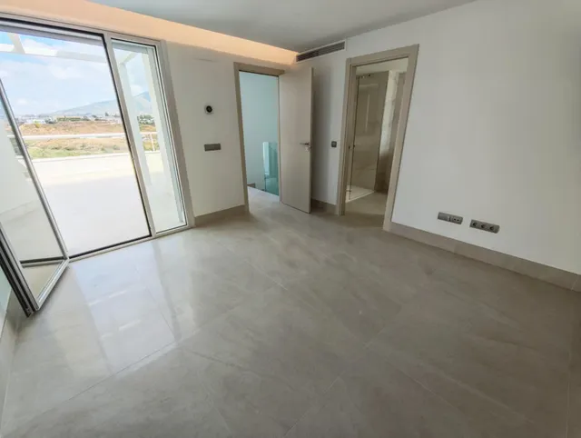 Exclusivo Ático Dúplex en Primera Línea de Golf | 215,51 m2 de Lujo, Vistas Abiertas y Solárium Privado — 23