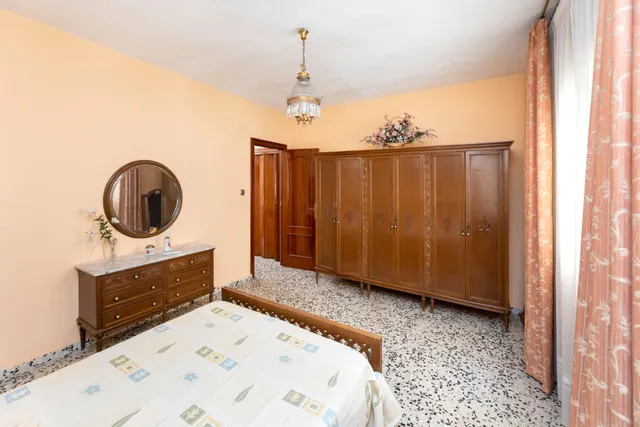 Local + vivienda en Avda. Cadiz — 24