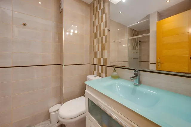 Apartamento de dos dormitorios, en primera línea, con fantásticas vistas al mar — 20
