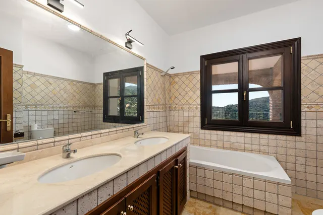 Chalet 4 habitaciones 400m² en venta - Costa Del Sol — 25