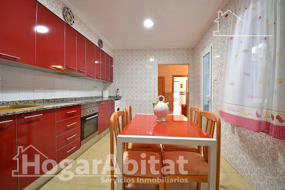 CASA CON TERRAZA Y VISTAS DESPEJADAS A LA MONTAÑA