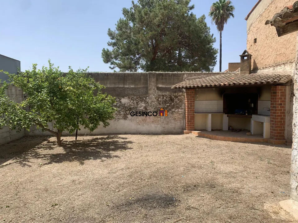 CASA DE PUEBLO PARA REFORMAR CON PATIO