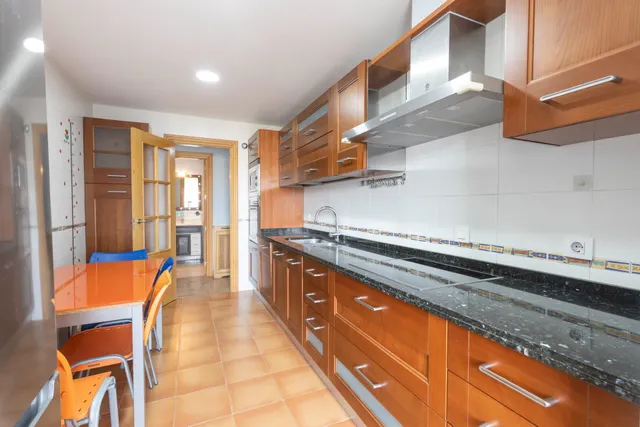 ¡¡¡amplio piso de 3 dormitorios, 2 baños, cochera y trastero, por solo 179.900 €!!! — 12