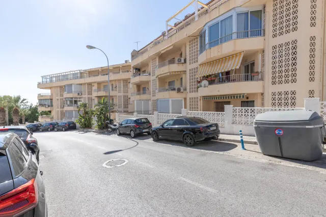 ¡exclusivo apartamento en primera linea de playa con reforma integral de alta gama! — 34