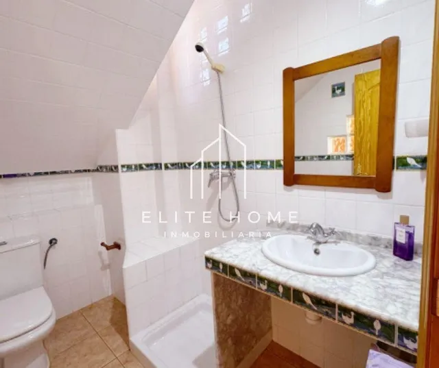 Una villa para disfrutar en familia en exclusiva urbanización y con el mediterráneo como horizonte — 27