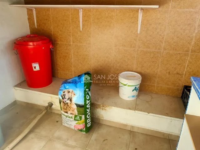 SE VENDE CHALET CON PISCINA EN MUY BUEN ESTADO EN ASPE ZONA DE UCHEL — 42