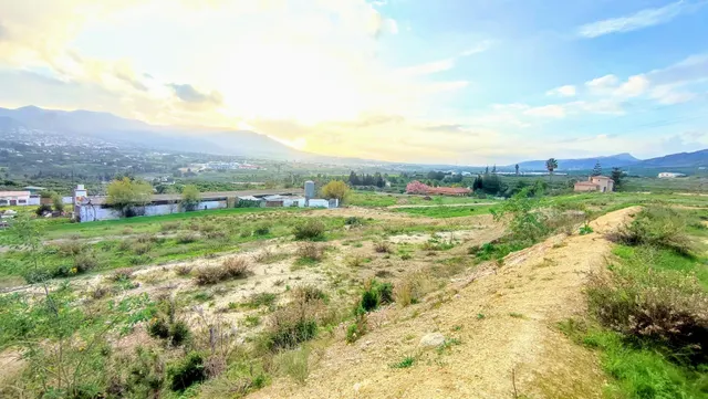 Se vende parcela de suelo en parte urbano, con pozo - ALHAURÍN DE LA TORRE — 25