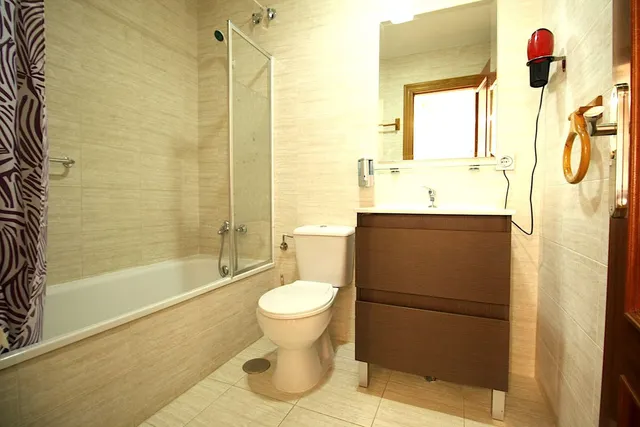 Hostal 22 habitaciones 1268m² en venta - San Enrique-Guadiaro-Pueblo Nuevo — 22