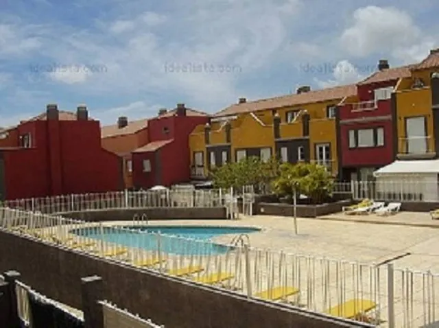 Adosado 167 m2 con vistas al mar 3 habitaciones y garaje cerrado en urbanizacion de calidad. — 6
