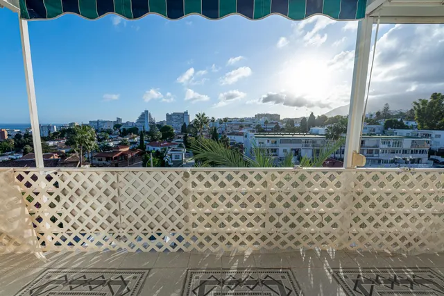Piso con vistas al mar y gran potencial en Benalmádena — 9