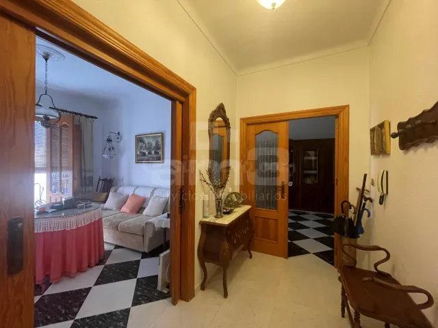EXCELENTE Y AMPLIO PISO EN EL CENTRO DE VERA