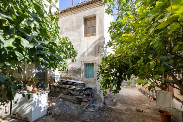 Atención promotores. Casa para derribar y hacer bloque de hasta 720 m2 de obra en Maracena centro — 6