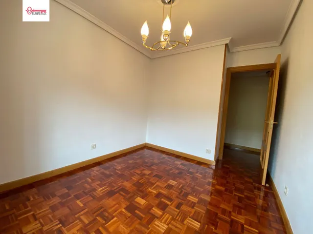 En Burgos C/ Alfareros. Se alquila precioso piso de cuatro habt, baño, aseo, garaje. — 11