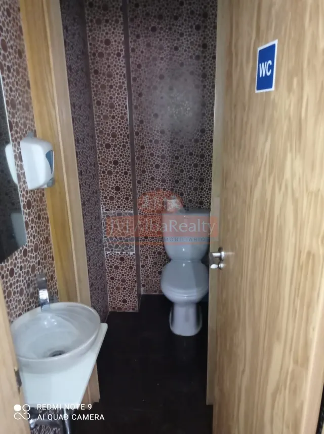 SE VENDE LOCAL COMERCIAL EN SAN PABLO. — 8