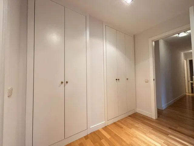 Piso EXTERIOR de 3 DORM con 2 plazas de garaje y piscina en Sanchinarro — 10