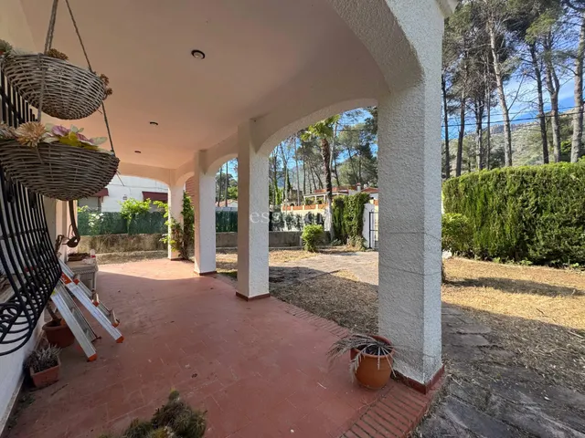 ESPECTACULAR CHALET EN LA DROVA — 40