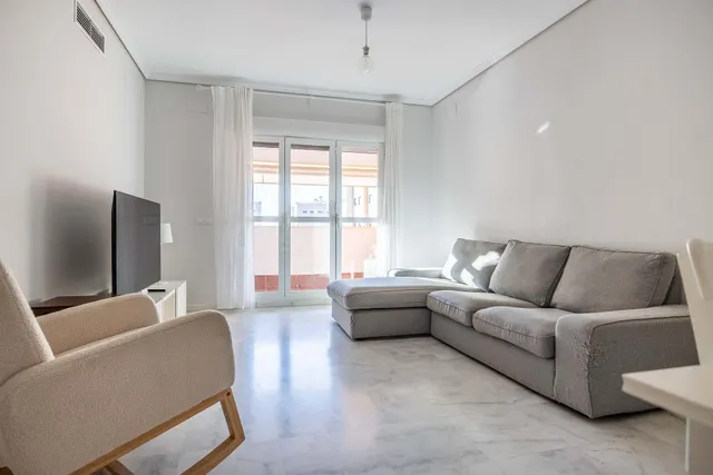 MAGNÍFICO PISO DE 4 DORMITORIOS CON GARAJE, PISCINA Y PÁDEL  - foto 4