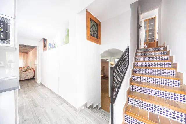 Ponemos a la venta este precioso y peculiar chalet con piscina privada. — 38