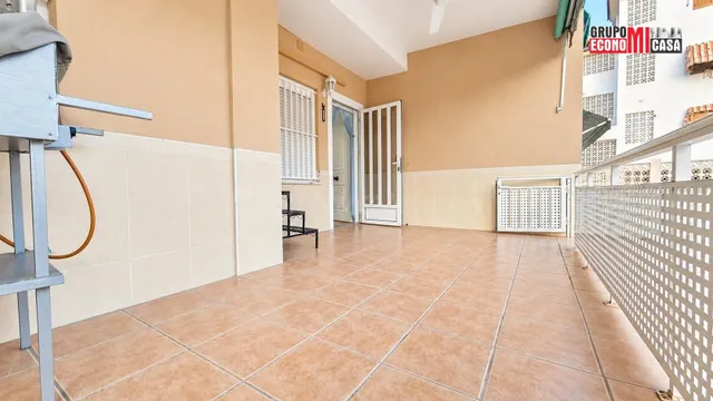 Bajo Privado con gran terraza a menos de 200 metros del mar  - foto 5
