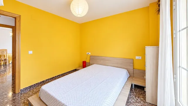 Bonito piso exterior y luminoso de dos dormitorios, baños y aseo en Albolote junto al metro y con plaza de garaje — 25