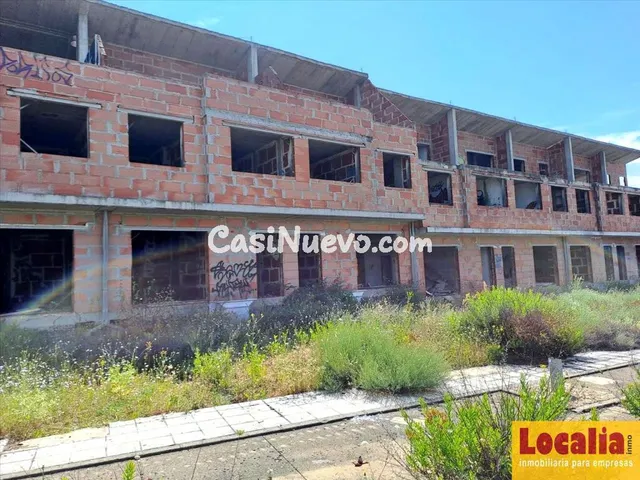 Obra parada de 73 viviendas en Valdefresno, León - foto 3
