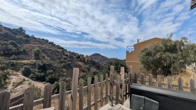 Casa rústica con terrazas y vistas a la montaña en Totalán — 21