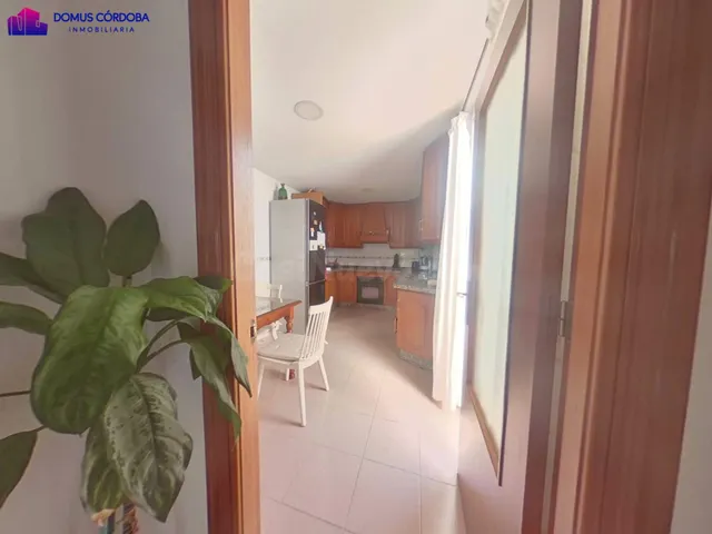 Exclusiva casa bifamiliar junto al Vial: amplitud, diseño y  - foto 4