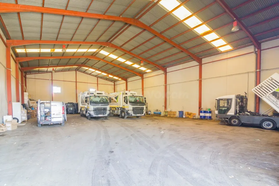 EN VENTA AMPLIA NAVE INDUSTRIAL EN CALLOSA DE SEGURA.