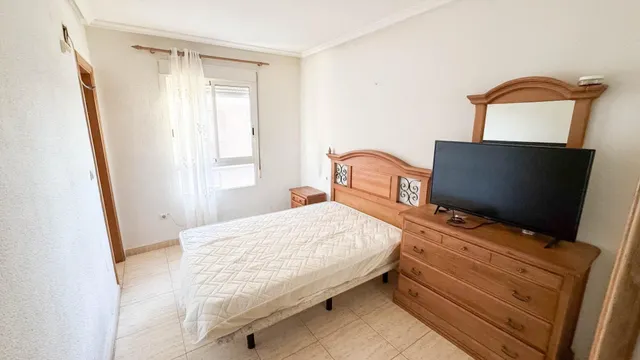 Apartamento con terraza, Alicante, Torrevieja. 3 habitaciones, 88 m2, 700 metros al mar — 13