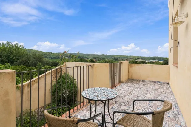 Finca rústica con vivienda reformada, piscina y cultivo ecólógico — 24