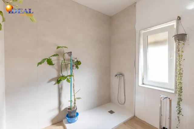 Casa en esquina en venta en Las Gabias — 38