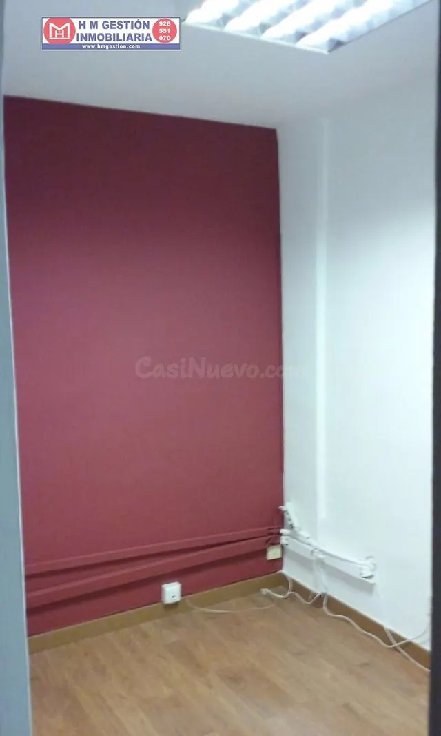 OFICINA A LA VENTA CON DOS DESPACHOS, SALA DE JUNTAS Y ASEOS - foto 3