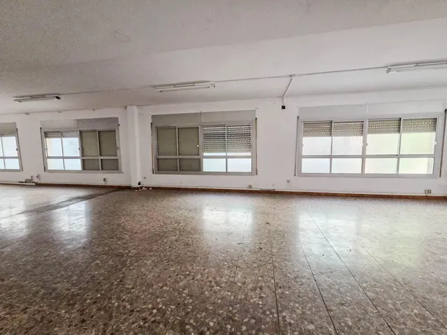 Primera planta de edificio de oficinas en alquiler en Barberá del Vallés — 4