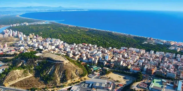 Piso renovado a pocos metros de la playa en la mejor área de Guardamar del Segura. — 40