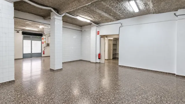 Local comercial en alquiler en russafa | 196 m2 | zona consolidada — 9