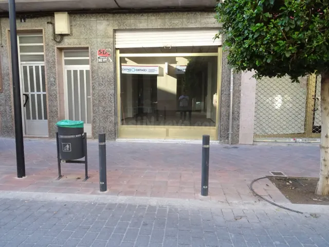 SE VENDE LOCAL COMERCIAL EN LA AVENIDA DE MADRID EN EL BARRI - foto 5