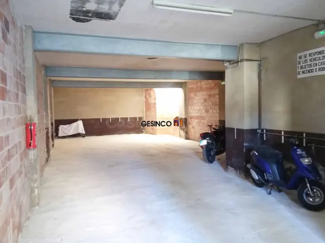 LOCAL COMERCIAL EN ALQUILER CON IDEAL UBICACIÓN — 4