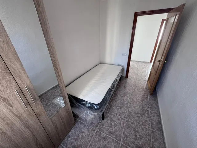 Alta rentabilidad: piso de 4 dormitorios, semireformado, amueblado a estrenar en Alicante, listo para entrar a vivir, a 4 km de la playa — 10