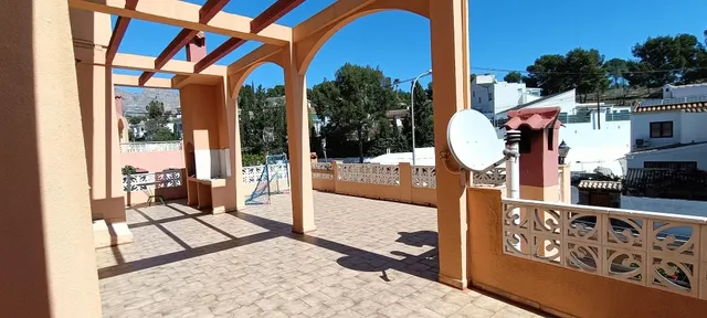 Gran chalet independiente de 3 plantas con dos viviendas y piscina — 41