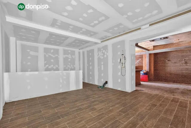 Local comercial de 188 m2 en Calle Mar Báltico, Torrevieja: espacio, ubicación y potencial para dos negocios — 6