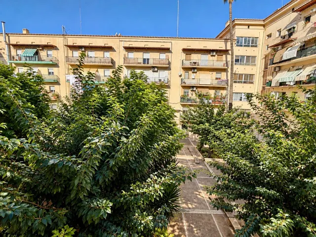 Piso exterior de 4 habitaciones con balcón junto a la playa de Las Arenas, Valencia — 19
