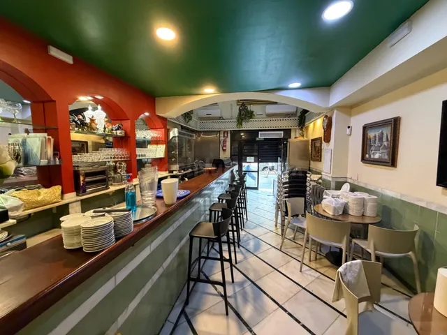 Local con negocio en avenida ana de viya – Cádiz — 3