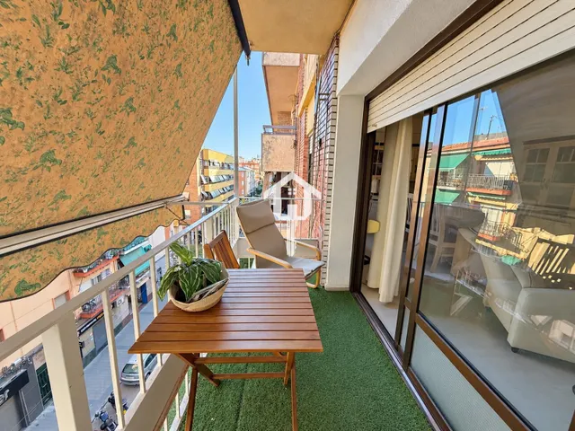Piso totalmente reformado con balcón en zona carolinas altas de Alicante: edificio con ascensor — 11