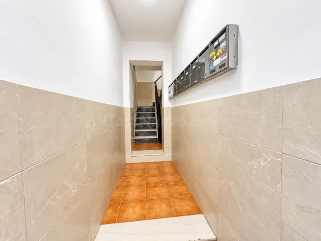 Piso en venta en avd. pablo iglesias, Almería – ideal para inversores  96.000€ — 4