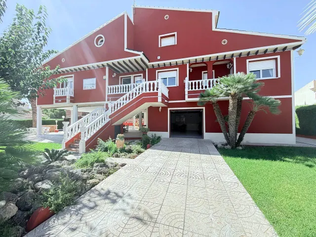 Espectacular chalet en Dehesa de Campoamor con piscina privada a 5 minutos andandoa la playa. — 9