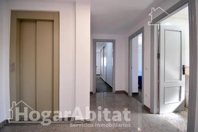 ¡GRAN OPORTUNIDAD! PAREADO REFORMADO, EXTERIOR CON TERRAZA Y ASCENSOR — 47