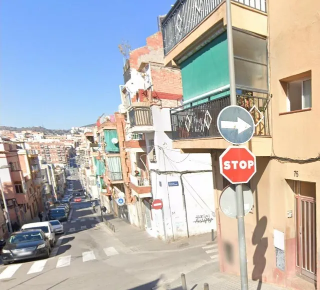 SE VENDE LOCAL OKUPADO en Calle Mozart 75 de Badalona (Barcelona). — 7