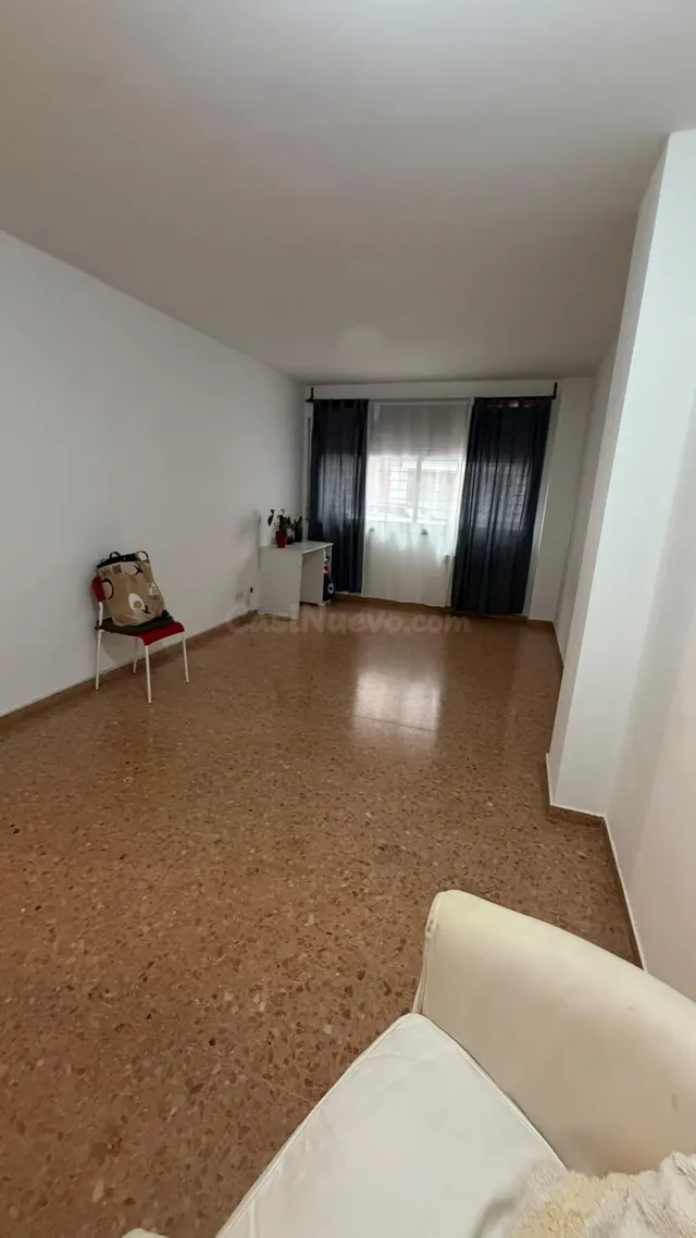 Planta baja de 3 habitaciones en el Eixample, junto a la Ram - foto 4
