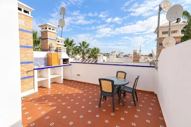 Dúplex luminoso con jardín, terraza y piscina comunitaria cerca de Villamartin Golf — 16